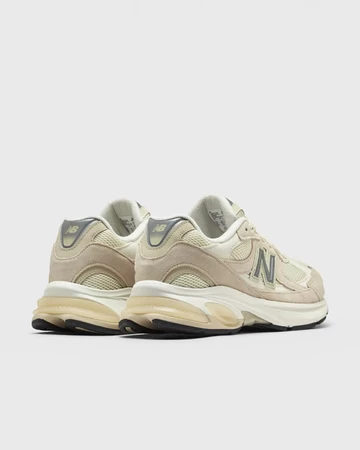 New Balance 2010 Timberwolf Turtledove schräg