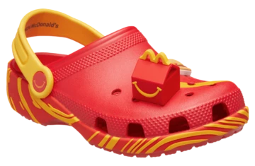 McDonalds x Crocs Clog Happy Meal schräg frontal
