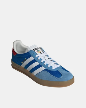 adidas Gazelle Indoors Olympics Pack Blau leicht schräg von vorne