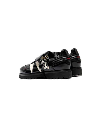 Brain Dead x adidas Predator Pack schräg
