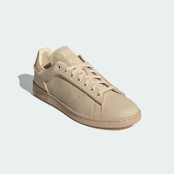 adidas Stan Smith Luxe Sand Strata schräg von vorne
