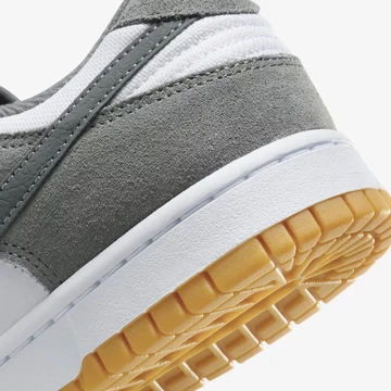 Dunk Low Smoke Grey Gum 3M Swoosh Detail Ferse