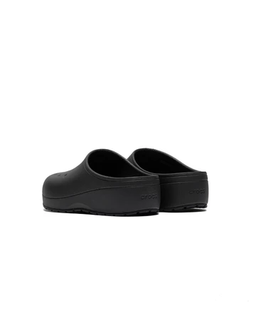Crocs Classic Quiet Clog Black Sand schräg