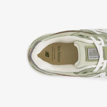 New Balance 990v4 Olive Incense Detail Sohle
