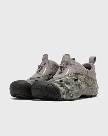 Crocs Quick Trail Mossy Oak Wal Walnut paar seitlich von Vorne