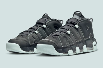 Der Nike Air More Uptempo Dark Smoke Grey von schräg außen