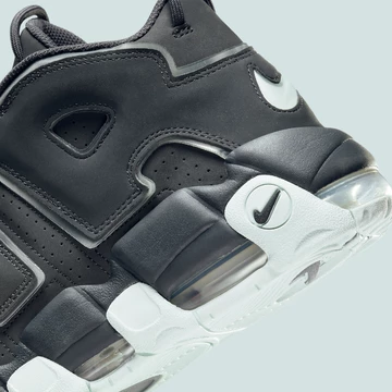 Die Ferse des Nike Air More Uptempo Dark Smoke Grey