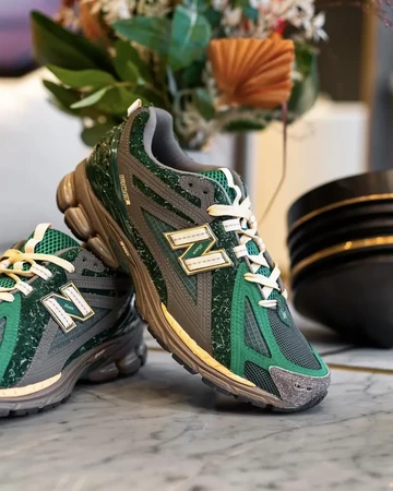 size New Balance 1906R Diamond District Pack Forrest Green Lookbook Detail