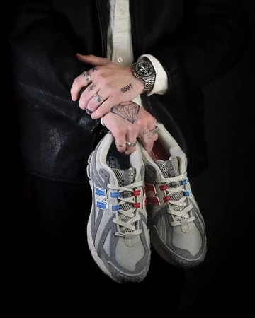 size New Balance 1906R Diamond District Pack Wolf Grey in Hand