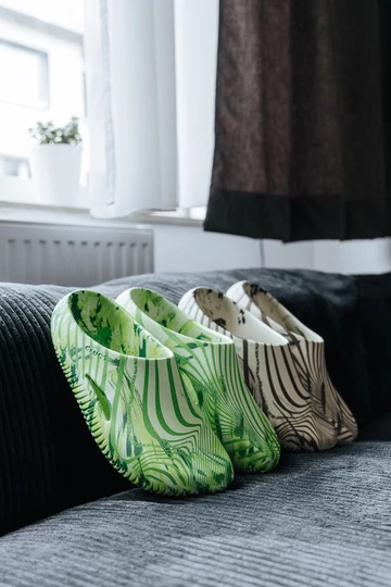 Palace x Crocs Mellow Clog beide Colourways