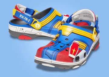 Gundam Crocs All-Terrain Clog RX-78-2 schräg frontal