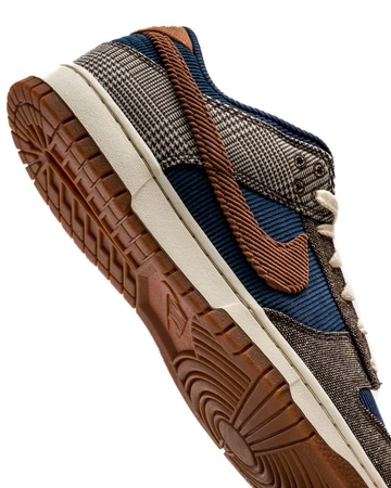 Dunk Low Tweet Corduroy closeup