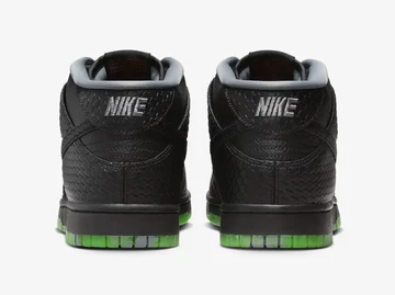 Nike Dunk Mid Halloween Headless Horseman von hinten