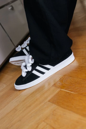 Jeremy Scott adidas Campus am Fuß