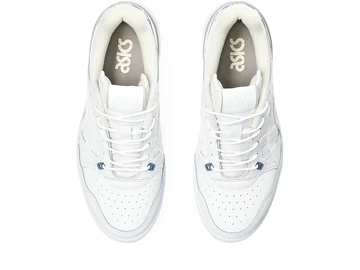 Charlotte Cardin Asics EX89 von Oben