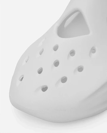 Dingyun Zhang x Crocs Diffuser White Detailbild