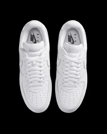 Nike Air Force 1 Triple White 2001 Shape von oben