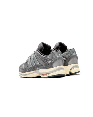 adidas Adistar Molded Grey Three schräg