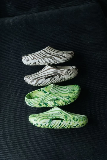 Palace x Crocs Mellow Clog beide Colourways