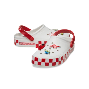 Toy Story x Crocs Off-Court Clog Pizza Planet schräg frontal
