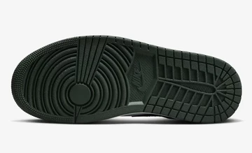 Jordan 1 Low Galactic Jade Sohle