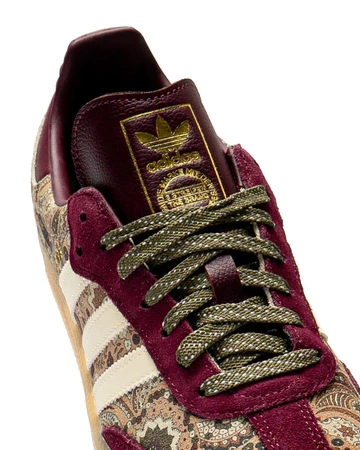 Liberty London x adidas Maroon Pack Detailbild