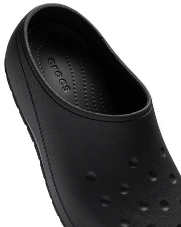 Crocs Classic Quiet Clog Black Sand schräg