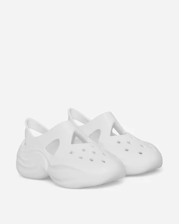 Dingyun Zhang x Crocs Diffuser White schräg frontal