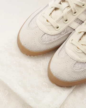 Naked x adidas Crystal White Tischtennis Zehen Details