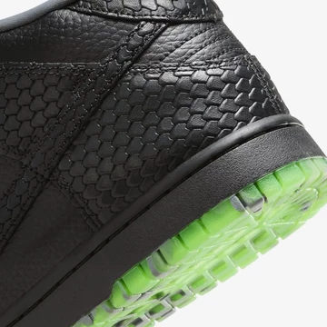 Nike Dunk Mid Halloween Headless Horseman Ferse