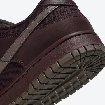 Dunk Low Premium Burgundy Crush Detail Ferse