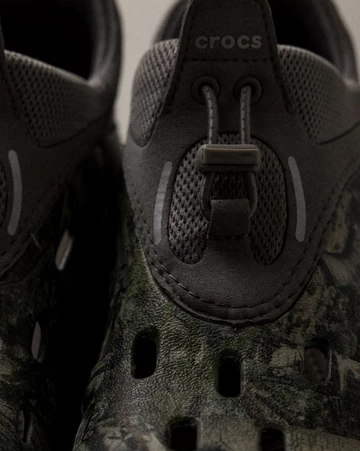 Crocs Quick Trail Mossy Oak Wal Walnut Detail Mittelfußbereich