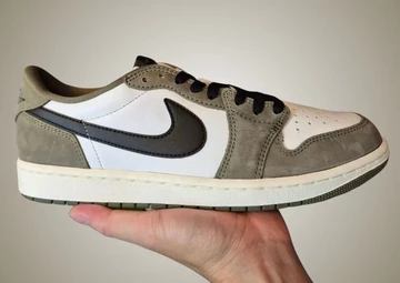 Air Jordan 1 Low OG Medium Olive Außenseite