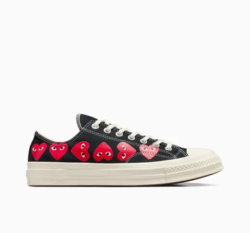 CDG Converse Chuck 70 Lo Black Heart von außen
