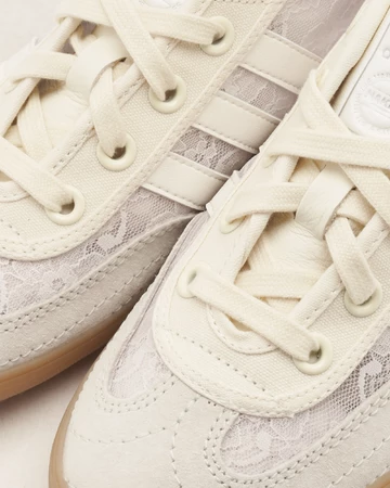 Naked x adidas Crystal White Tischtennis Upper Details