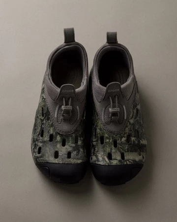 Crocs Quick Trail Mossy Oak Wal Walnut Paar von Oben