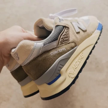 Concepts New Balance 998 Sea Salt Leak In Hand Detail