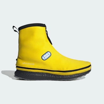 Fortnite x adidas UltraBOOST Pack Powder Yellow von der Seite Overboot