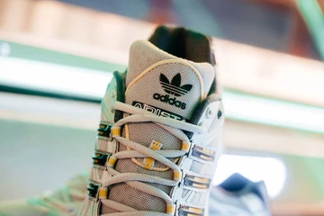 adidas Adistar Cushion 3 Gold Metallic - Details Zunge