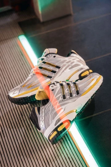 adidas Adistar Cushion 3 Gold Metallic