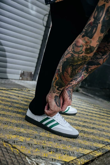adidas Samba Collegiate am Fuß