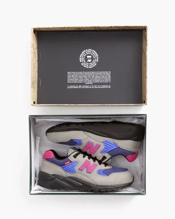 Levi's New Balance 580 Pack Grey in der Special-Box