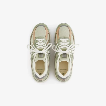 New Balance 990v4 Olive Incense von Oben
