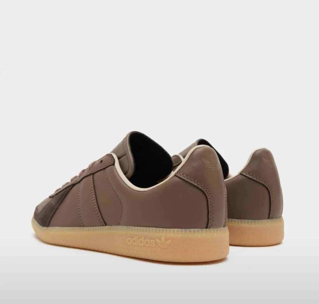 Adidas originals bw army trainers in white with gum sole sale