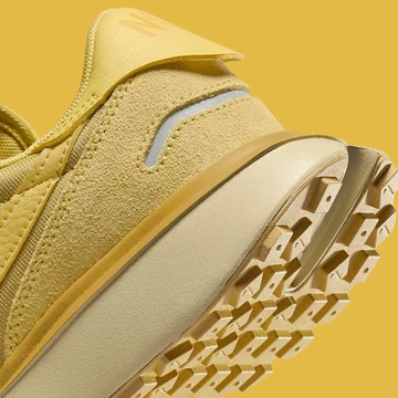 Nike Phoenix Waffle Wheat Gold Ferse
