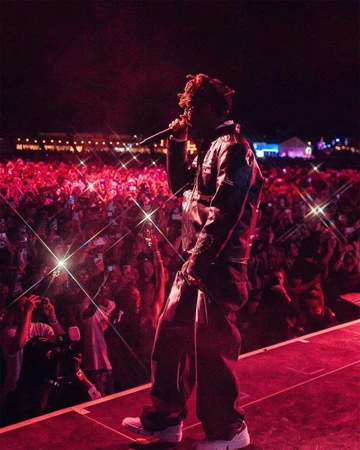 Jaden Smith New Balance MSFTSrep 0.01 Auf der Stage