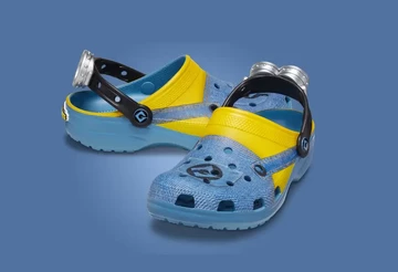 Minions Crocs Classic Clog schräg frontal