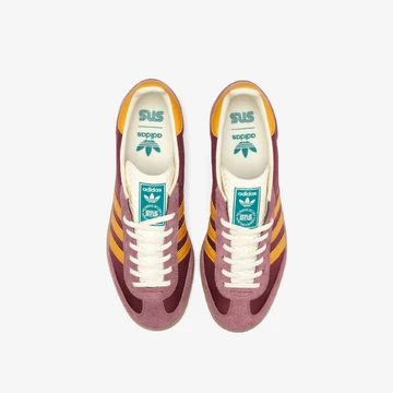 SNS x adidas GT-II 3rd Edition Shadow Red Paar von oben