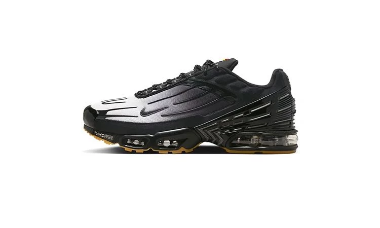 Air max plus tuned to black on sale