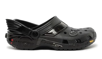 Batman x Crocs Classic Clog Batmobile Außenseite
